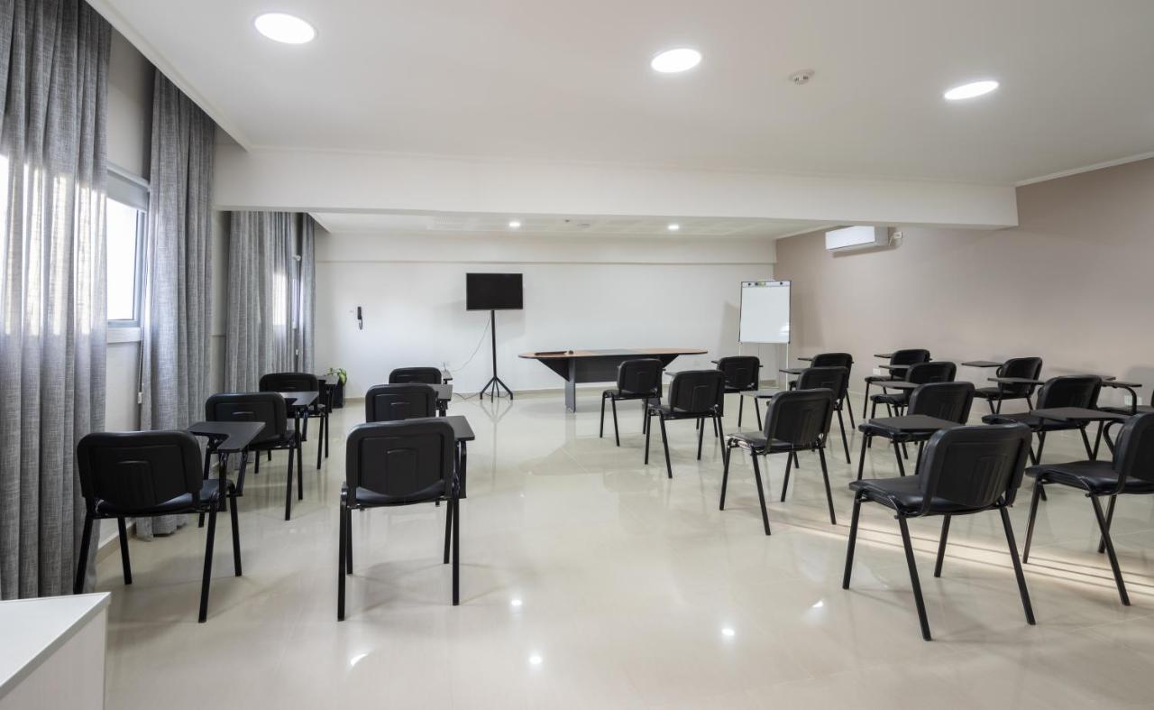 Apart Hotel Rivadavia 815 Neuquén Buitenkant foto