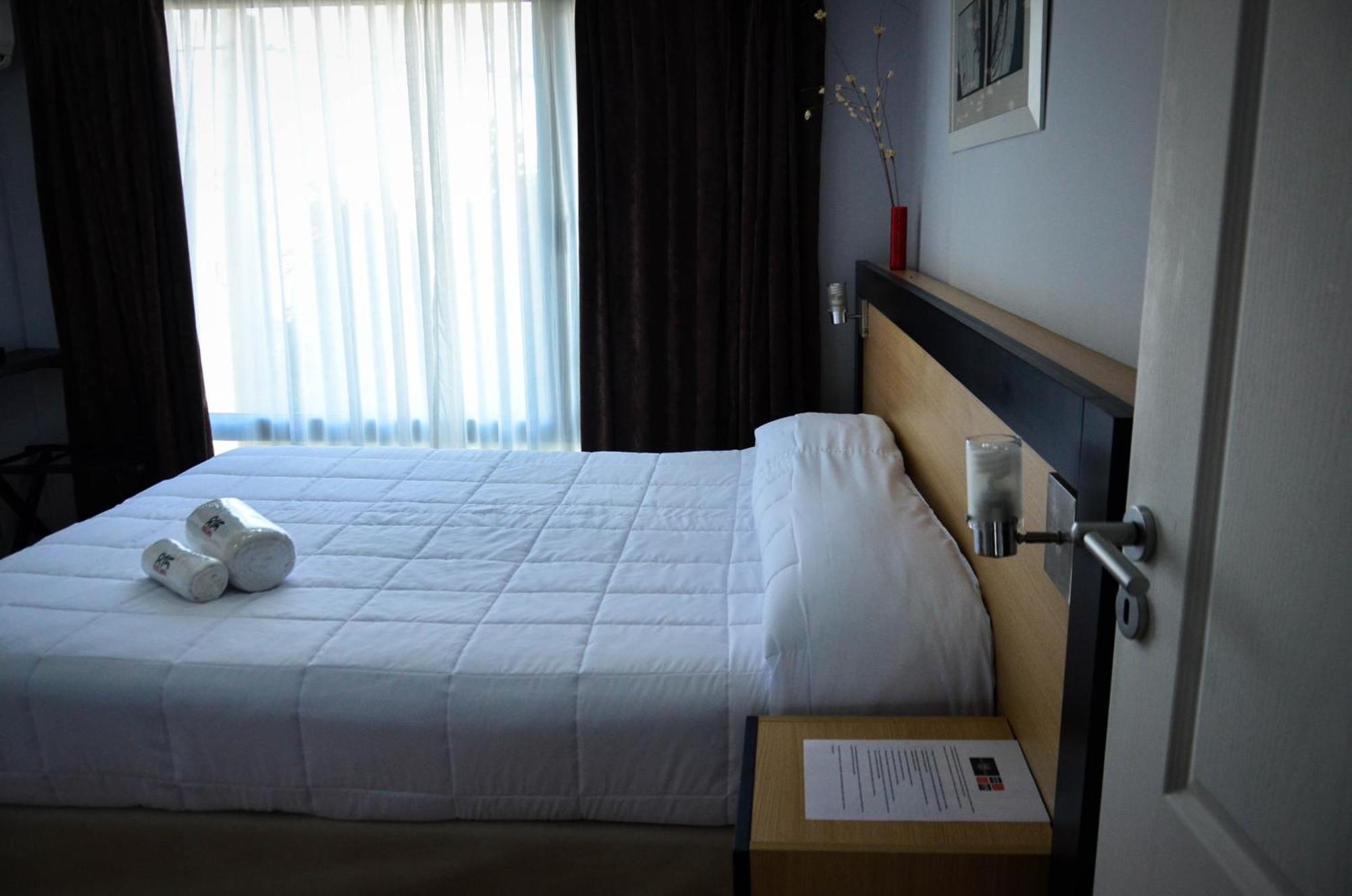 Apart Hotel Rivadavia 815 Neuquén Buitenkant foto